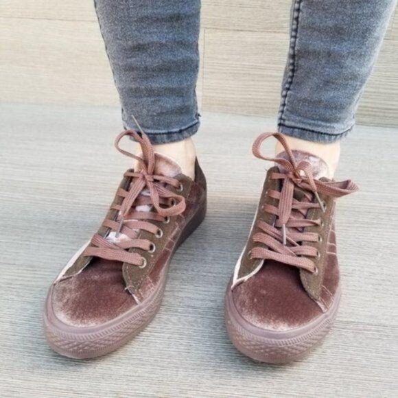 Velvet Fashion Low Tops Sneakers - Picture 6 of 8